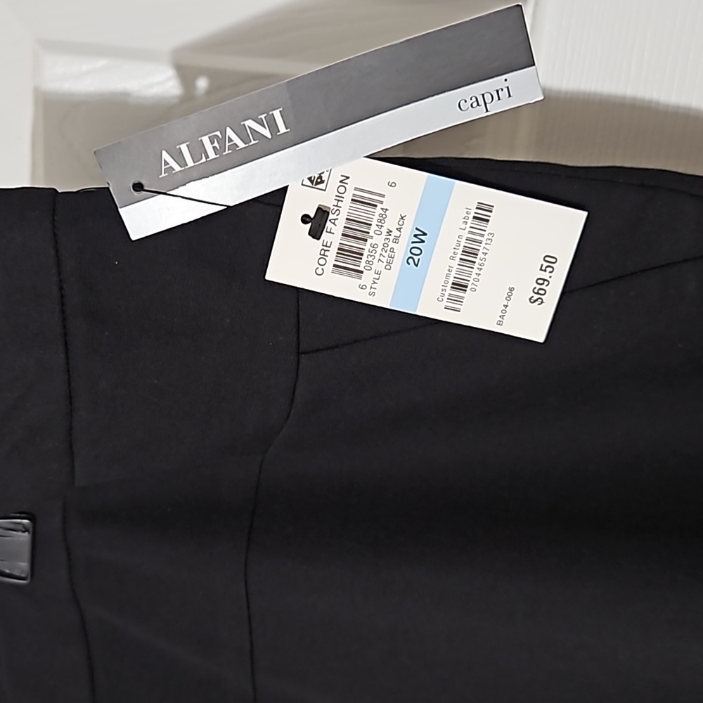 Alfani Woman NWT Capri sz.20W comfort waist, black, great form fitting stretch - Picture 3 of 8